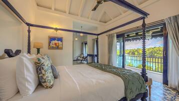 Deluxe Villa | Iron/ironing board, free WiFi