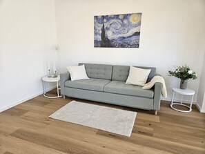 TV - Sophia Apartment in New Building with Balcony (Grafschaft)