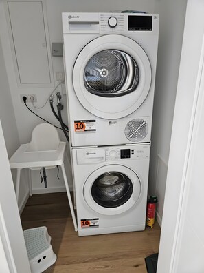 Interior - Sophia Apartment in New Building with Balcony (Grafschaft)