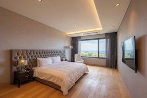 Presidential Suite, Balcony, Ocean View (O'REVE Hot spring Entry Ticket per stay per room 4 adults) | Peti besi dalam bilik, langsir/tirai gelap terus, kalis bunyi 