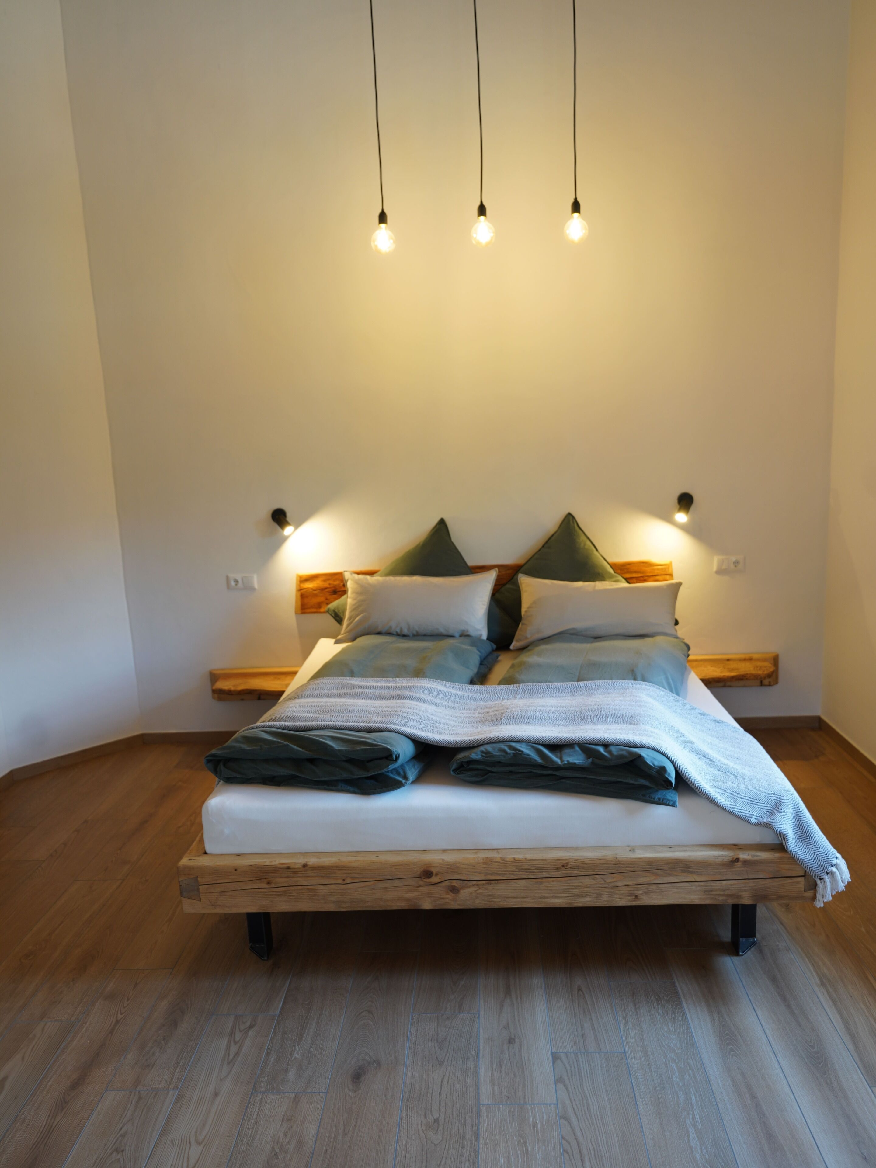 2 bedrooms, bed sheets