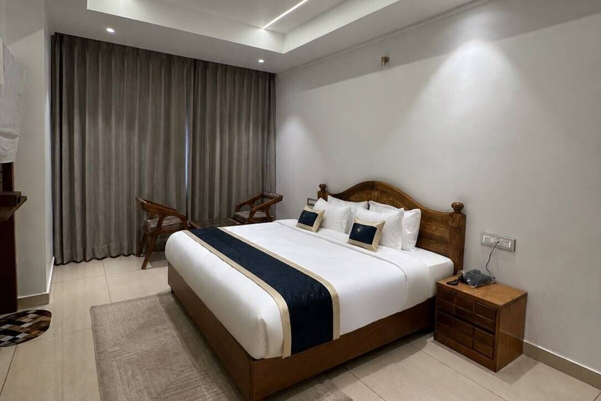 Super Deluxe Without Balcony Room | Desk, WiFi (free)