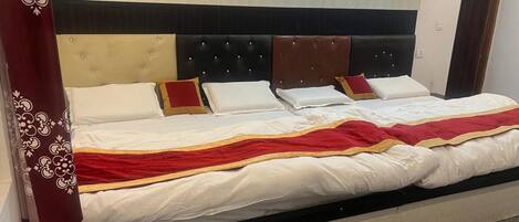 Quadruple Room | Free WiFi, bed sheets