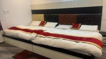 Quadruple Room | Free WiFi, bed sheets