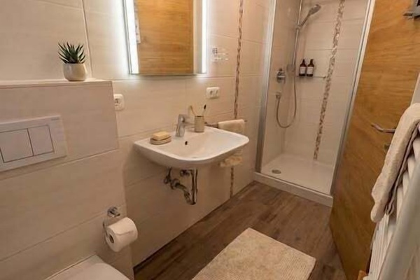 Ferienwohnung ,,Auf da Oim", 1 - 2 Personen, Balkon, W-LAN, Dusche/WC-Badezimmer
