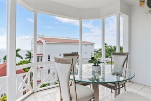 Outdoor dining - CCI Tourism Luxury 1BR Penthouse Montego Bay with Ocean Views & Airport Transfer (Montego Bay)