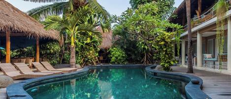 2 outdoor pools