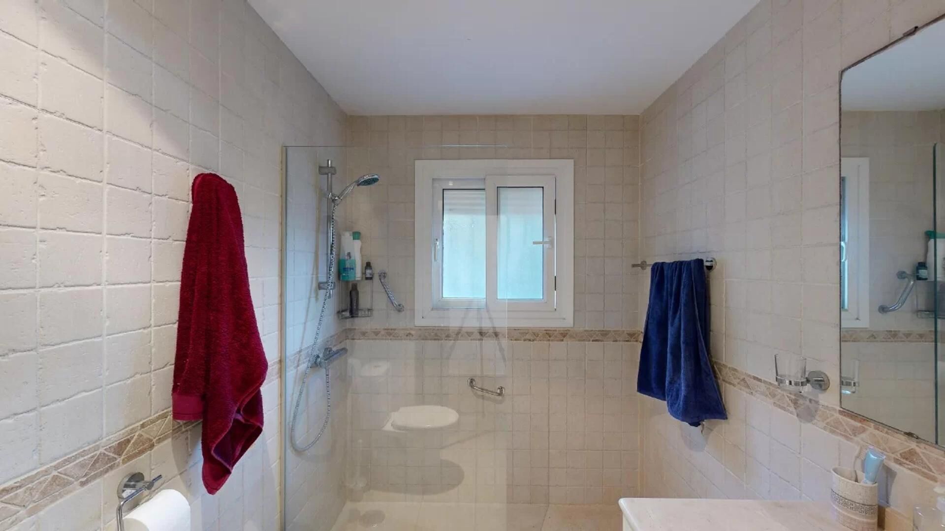 Ensemble douche/baignoire, baignoire relaxante profonde