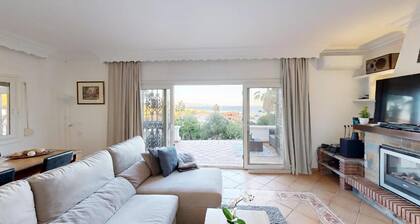 House - Sleeps 8 - Hot Tub - Pool - Beach Access
