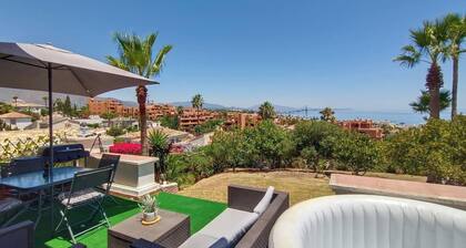 House - Sleeps 8 - Hot Tub - Beach Access