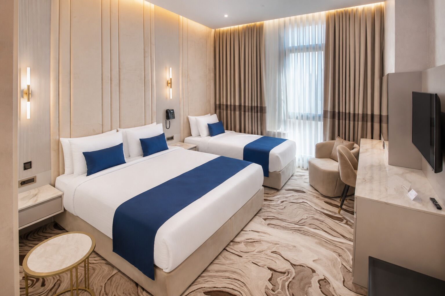 Quarto triplo standard | Frigobar, Wi-Fi de cortesia, roupa de cama