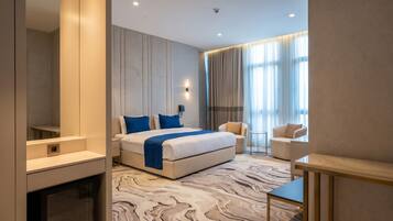 Superior tweepersoonskamer, balkon, uitzicht op zee | Een minibar, gratis wifi, beddengoed