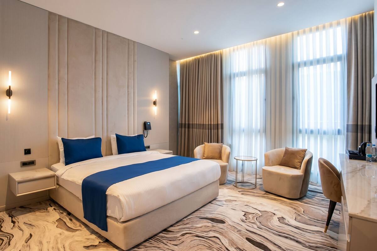 Superior Room with King Size Bed, Balcony, Sea View | Minibar, free WiFi, bed sheets
