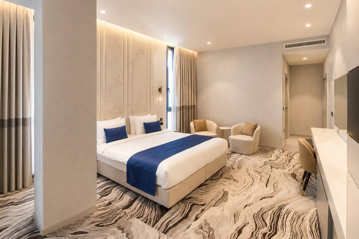 Trendy Room with King Size Bed | Minibar, free WiFi, bed sheets