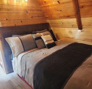 Room - Mohawk Vista A-Frame Cabin (Blairsden-Greagle)