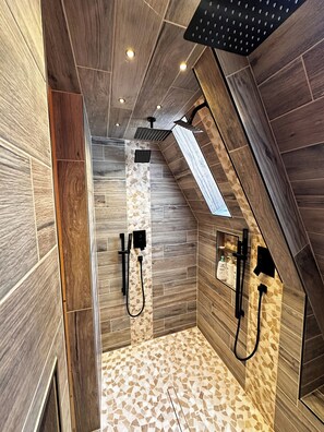 Bathroom - Mohawk Vista A-Frame Cabin (Blairsden-Greagle)