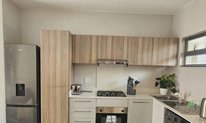 Private kitchen - 1st Generation style (City of Johannesburg Metropolitan Municipality)