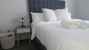 2 bedrooms, iron/ironing board, internet - 1st Generation style (City of Johannesburg Metropolitan Municipality)