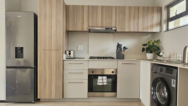 Private kitchen - 1st Generation style (City of Johannesburg Metropolitan Municipality)
