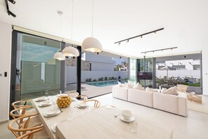 Unclassified image, 2 of 25, button - New 4 Bedroom Villa With Pool, 100 Meters From the Beach (Paralimni)
