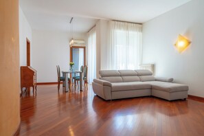Smart TV - Bright Apartment in Downtown Verona · Ideal for Families · Near the Arena (Verona)