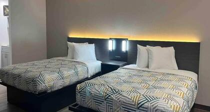 2 Queen Beds Non-Smoking Kitchen