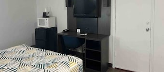 Spacious 1 KingBed|FreeParking|Wifi|TV