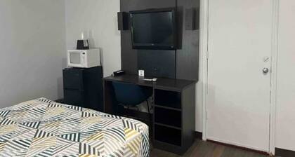 Spacious 1 KingBed|FreeParking|Wifi|TV
