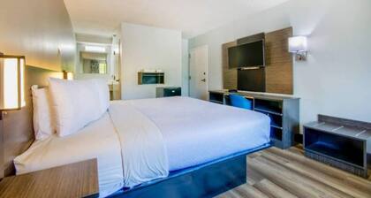 1 King Bed|Nsmk,Micfridge
