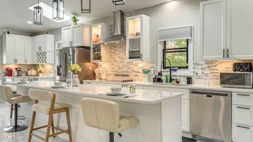Coffee/tea maker, fridge, microwave, stovetop