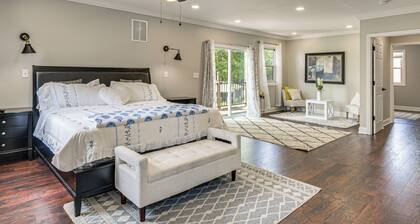 Game Room, Private Yard! Temple Hills Family Home