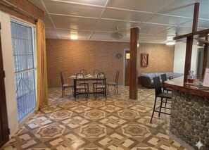 Dining - Villa with a pool—a 10-minute walk to the beach (Santa Fe)