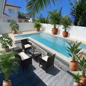 Pool - Villa with a pool—a 10-minute walk to the beach (Santa Fe)