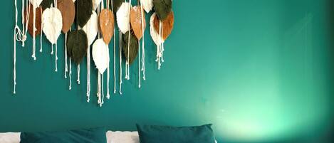 Iron/ironing board, Internet, bed sheets