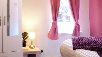 Iron/ironing board, internet, bed sheets