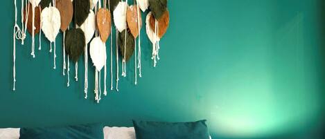 Iron/ironing board, Internet, bed sheets