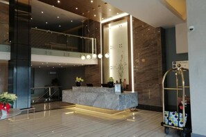 Lobby - Luxury 2 BR Loft w Pool, Patio & Menlyn Maine (Pretoria)