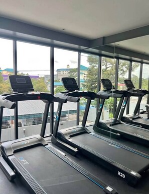 Fitness facility - Cozy Apartment with Washer-n-Dryer, Pool, Gym (Kathu)