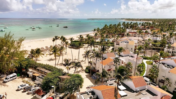 A coastal resort with beach access, palm trees, and ocean views. - El mar te llama · 2BR Los Corales (Punta Cana City)