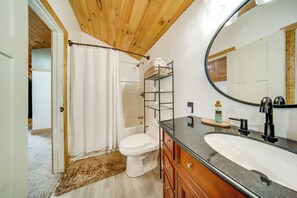 Bathroom - 3 Mi to Shenango Lake! Dusk-to-Dawn Barndominium (Hermitage)