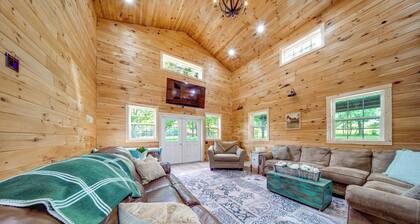 3 Mi to Shenango Lake! Dusk-to-Dawn Barndominium