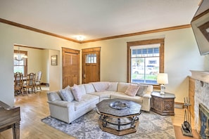 Living area - Historic Home on Beaver Dam Lake w/ Seasonal Dock (Cumberland)