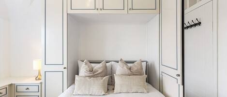 Iron/ironing board, travel cot, WiFi, bed sheets
