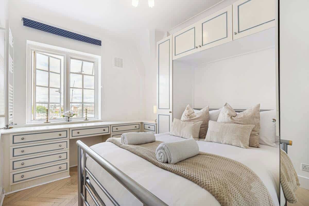 Iron/ironing board, travel crib, WiFi, bed sheets