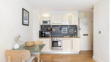 Coffee/tea maker, fridge, microwave, oven