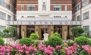 Exterior detail - Art Deco 1BR Nell Gwynn House Chelsea SW3 (Greater London)