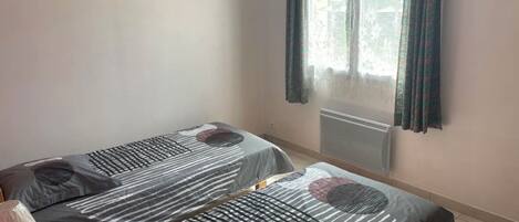 2 habitaciones, tabla de planchar con plancha y wifi gratis