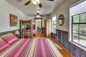 Room - Horse Friendly! Hill Country Retreat w/ Views (Tarpley)