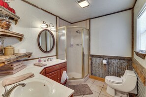 Bathroom - Horse Friendly! Hill Country Retreat w/ Views (Tarpley)