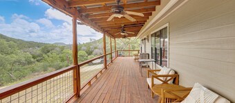Horse Friendly! Hill Country Retreat w/ Views